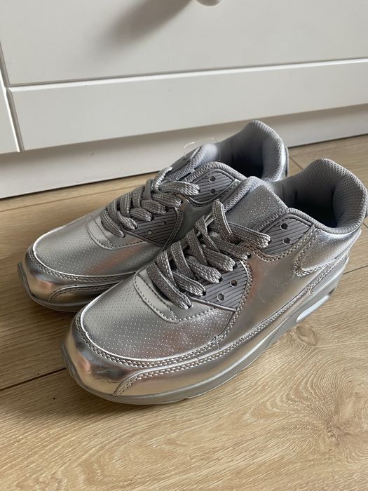 Srebrne buty sneakersy 37 na lekkim podwyzszeniu