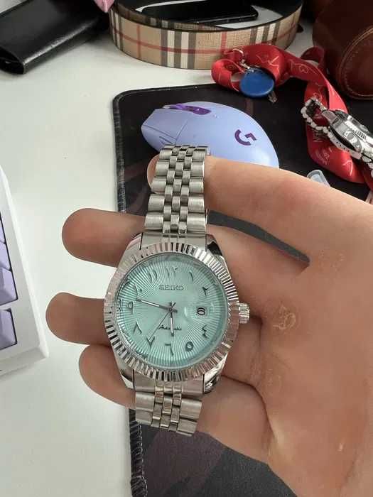 zegarek Seiko Mod z turkusową tarczą