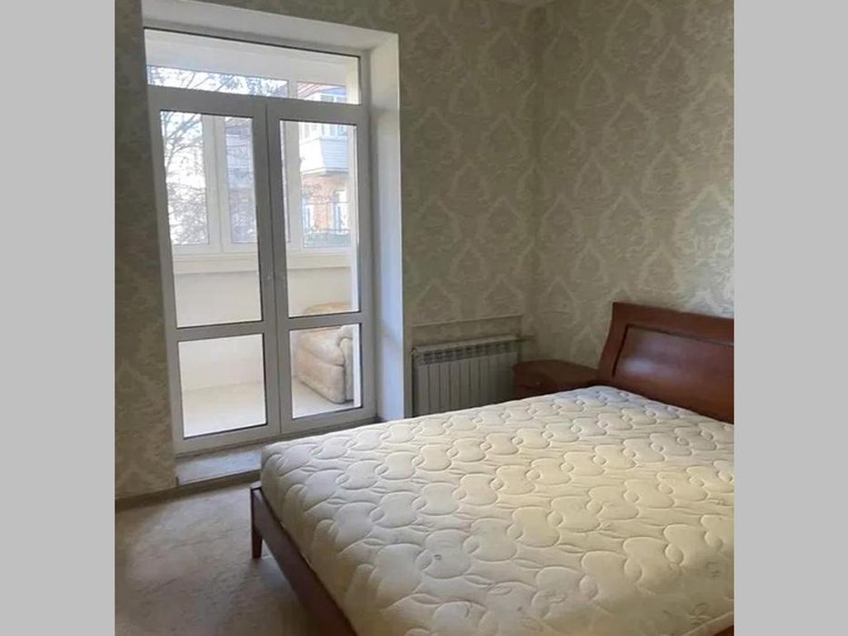 2-к. кв. вул. Динамівська 2, Центр