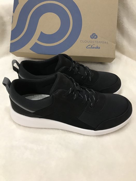 Продам женские кроссовки Clarks