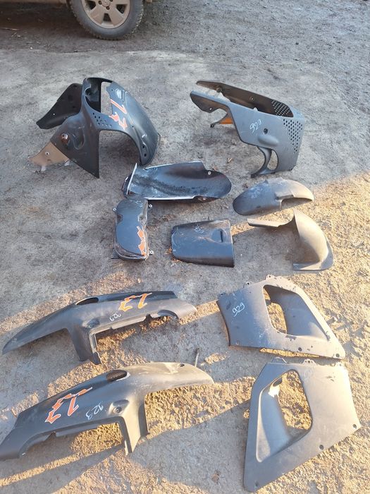 Owiewki  Honda cbr 900 rrpług czacha zadupek błotnik  lewa prawa