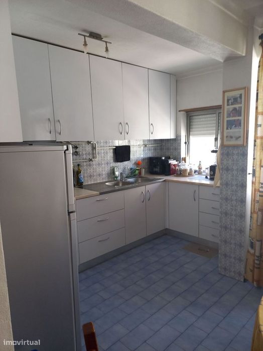 Apartamento T2 com 102 m², localizado na Guimarota, em Leiria.