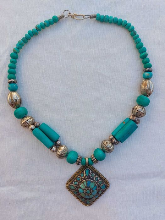 Colares Indianos com pendente