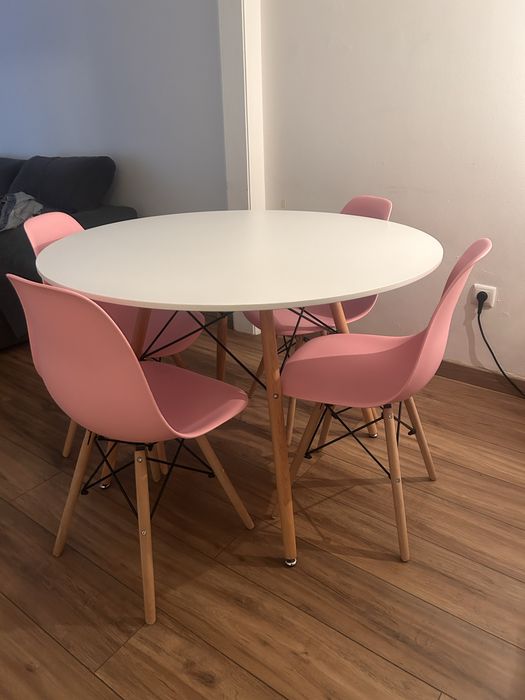 Mesa redonda branca 1,10m x 0,75m