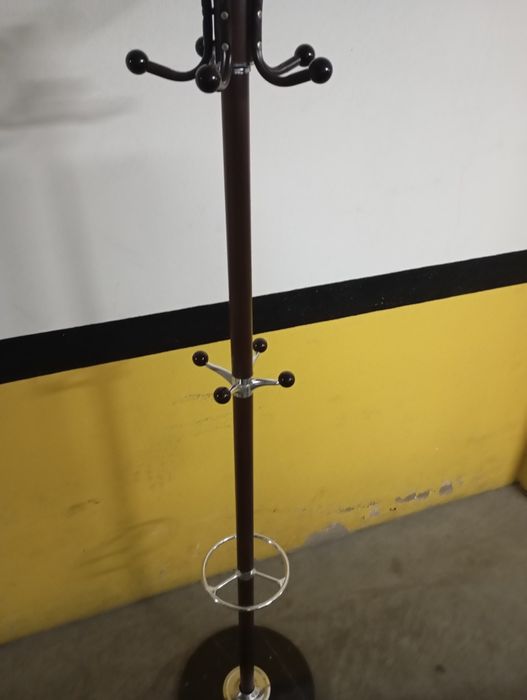 Cabide de pé com suporte chapéus de chuva