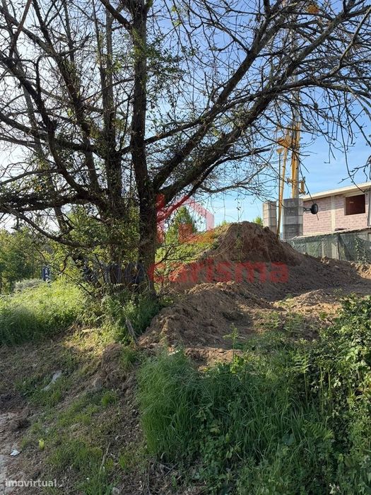 Lote de Terreno para Construção com 536m2 em Pombeiro Ribavizela, Felg