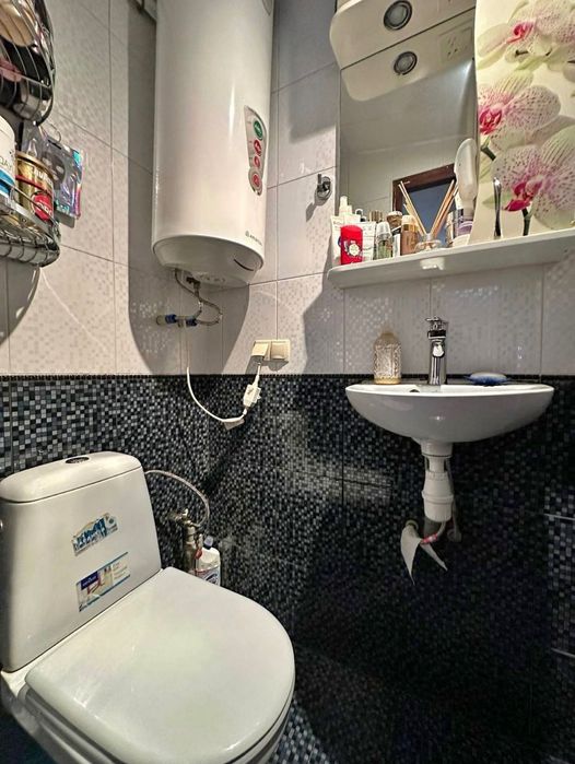 Одна кімната в оренду в центрі (тільки для дівчат)