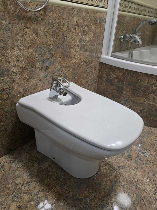 Sanita, Lavatorio e Bide, com  2 torneiras.