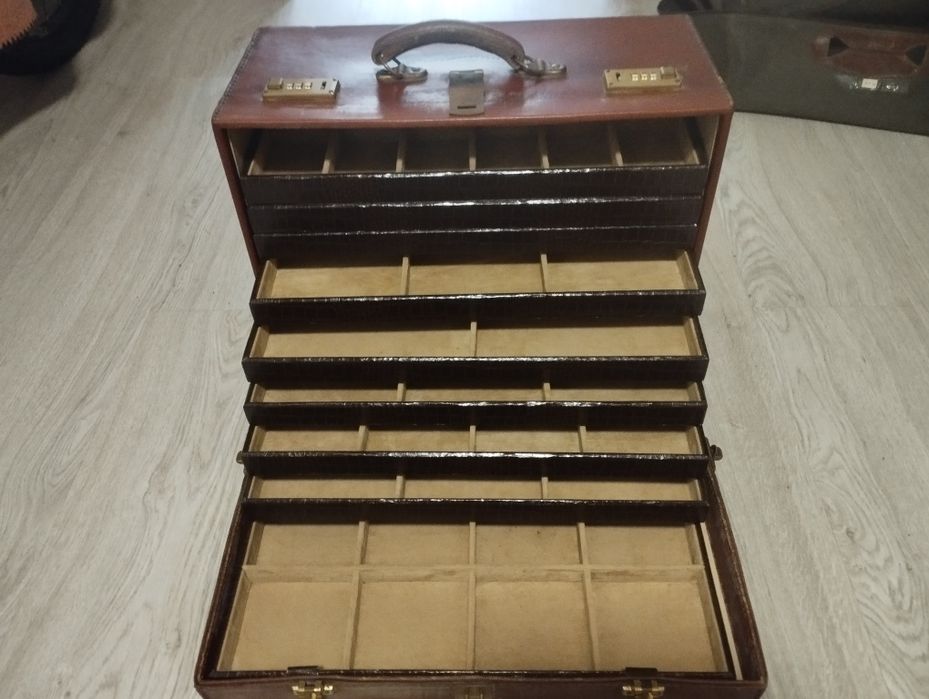 Antiga mala de ourivesaria