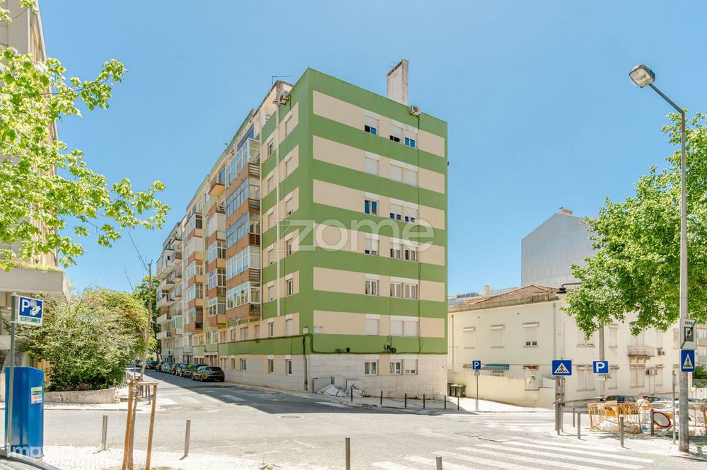 Apartamento T2 Totalmente Remodelado Junto Hospital da Cruz Vermelha