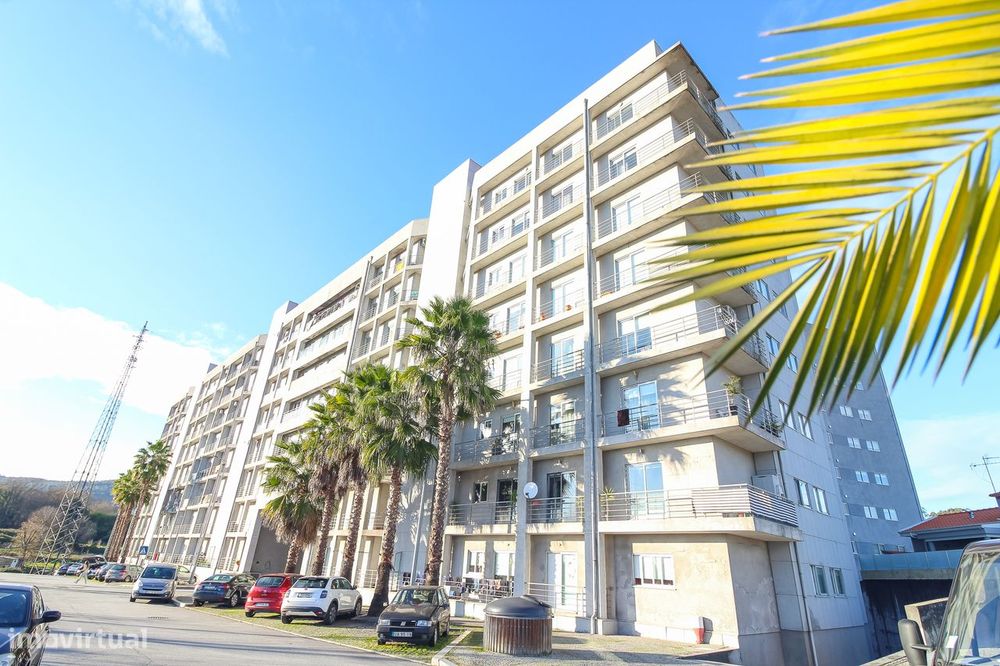 T2 Mobilado e Equipado Centro de Paredes