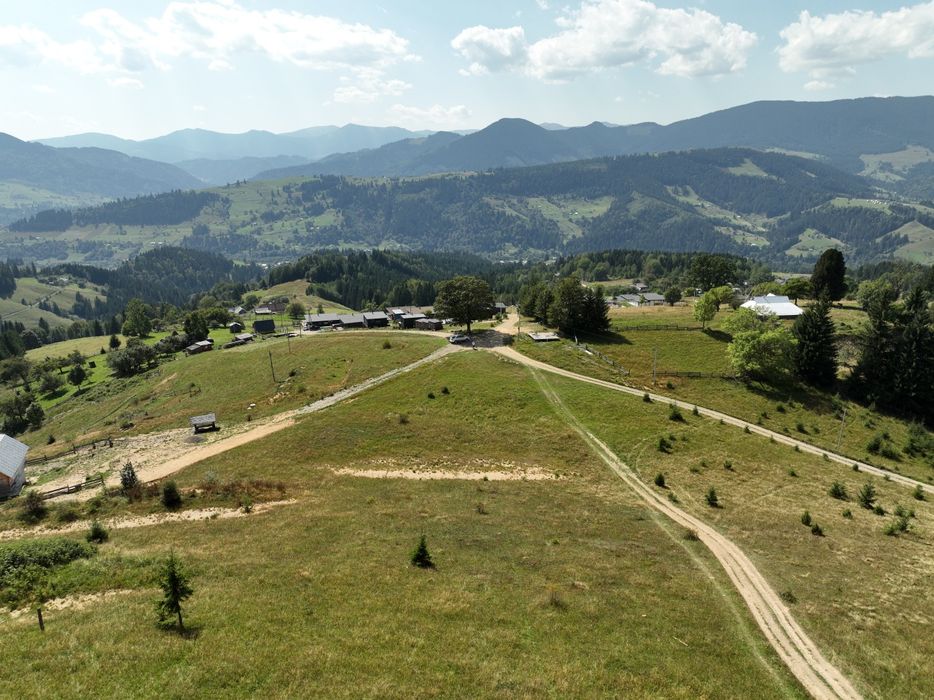 Продаж видової ділянки, поруч комунікації та гарний заїзд