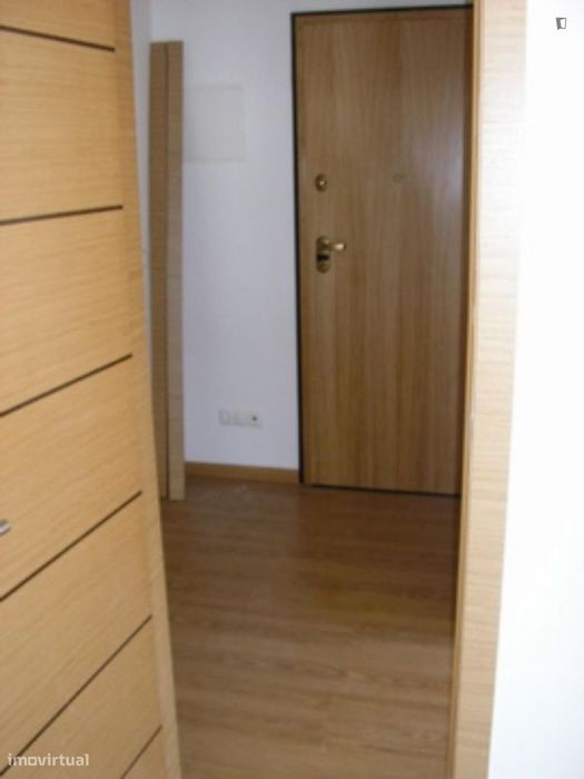 Quarto - localizado em Almada Lisbon