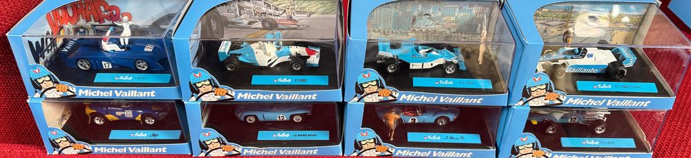 Coleção Michel Vaillant completa (31 miniaturas 1:43) da edição portuguesa. Todas com caixa original. Estado muito bom. Valor: 790€