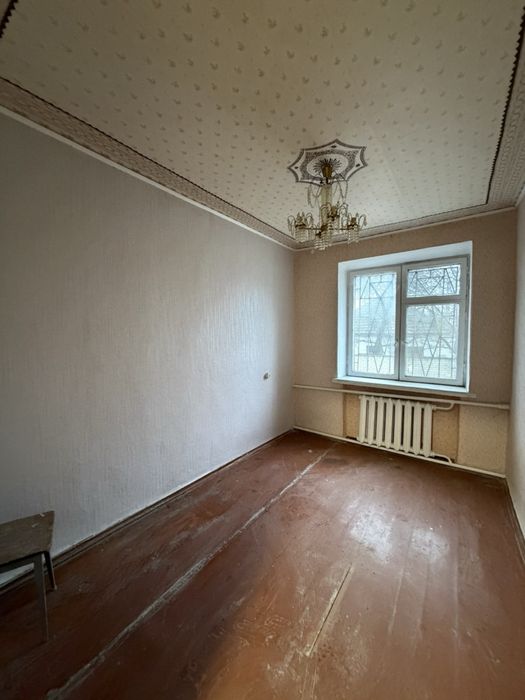 Продам двокімнатну квартиру з автономним опаленням та закритим двором