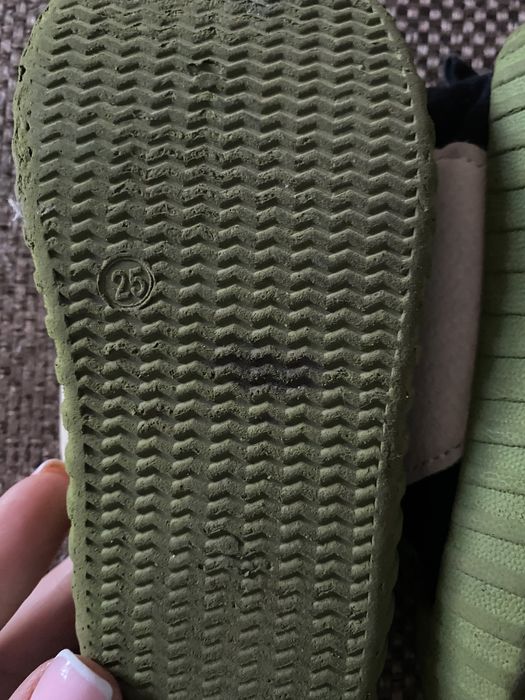 Кросівки на хлопчика 25 розмір на липучках гнучка підошва