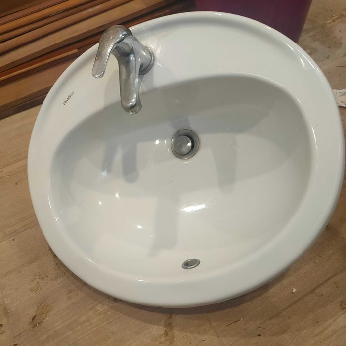 Lavatório oval de encastrar branco daValadares