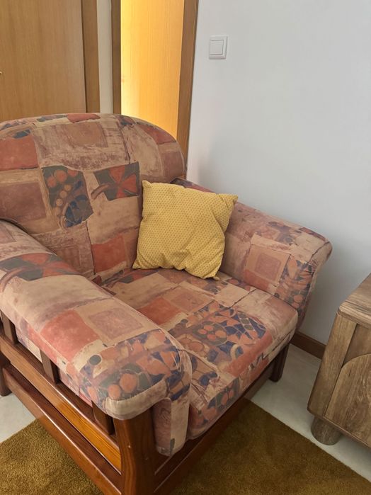 3 sofás: 1 sofá cama e 2 individuais