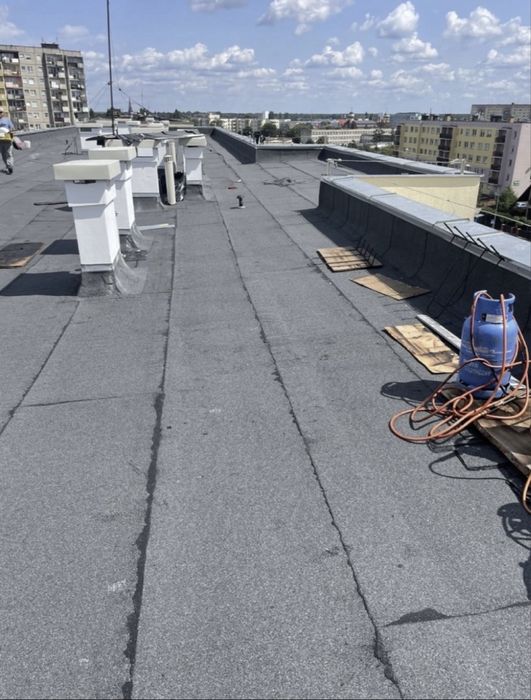 Uslugi Dekarskie. Dekarz, Dach