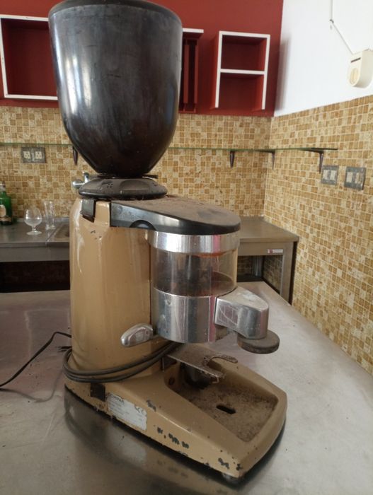 Moinho de café a funcionar