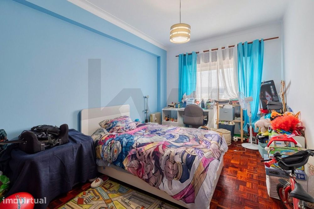Apartamento T3 com Varanda e Vista para a Serra da Arrábida – Praça de