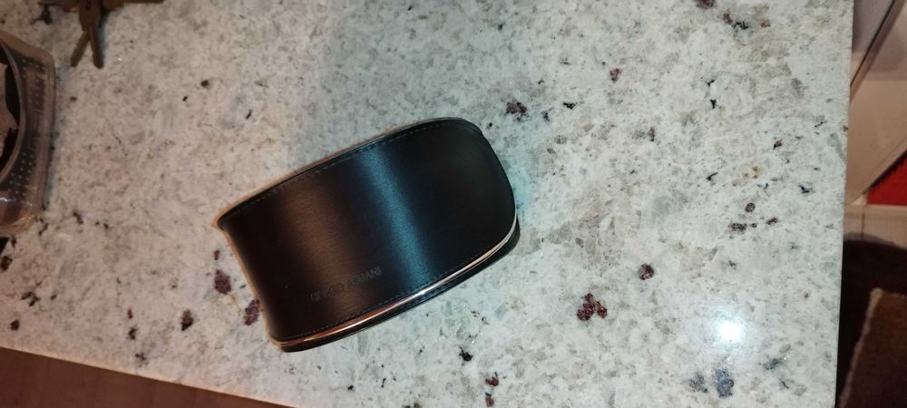 Etiu na okulary przeciwsłoneczne Giorgio Armani - nie uzywane