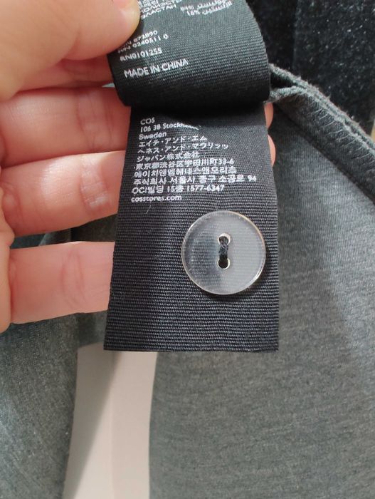 Urocza trapezowa krótka spódniczka z piankowego materiału COS S 36