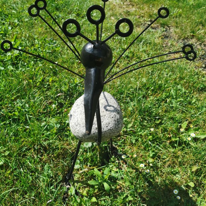 Zestaw figurek ogrodowych, kamień plus metal