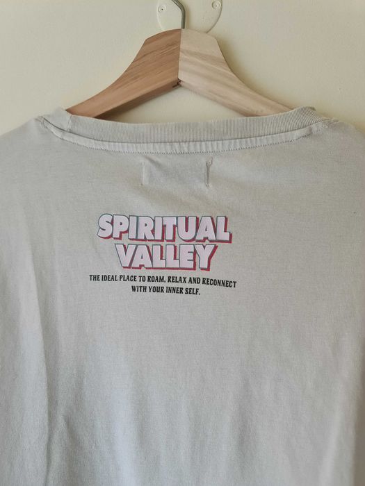 T-Shirt Bershka Spiritual Valley - Tamanho L - Espiritual Mística
