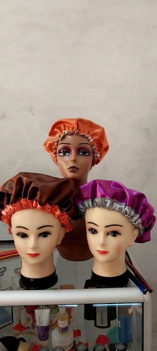 Toucas de cetim reversíveis