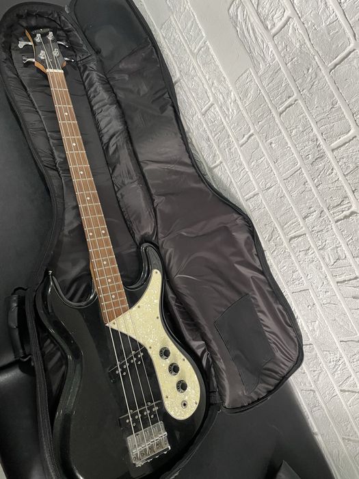 Gitara basowa Aria Diamond