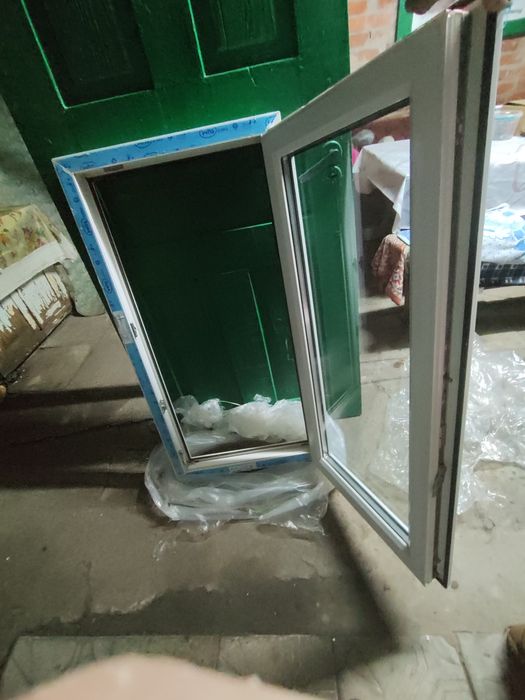 Металоластикове вікно 1080/570 (ЯК НОВЕ)