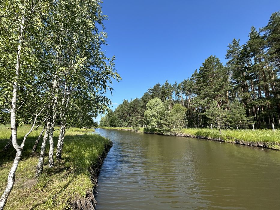 Будинок з озером