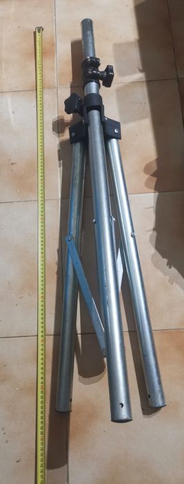 Tripé Para equipamentos som, antenas, etc.
