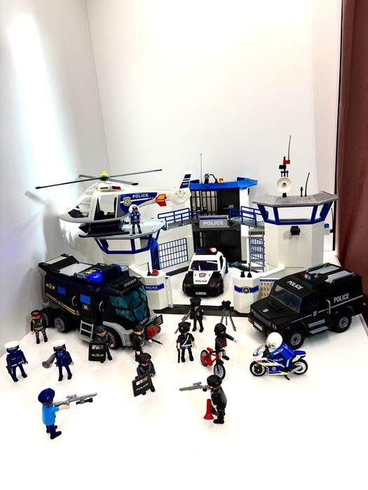 Playmobil 6919 Baza policyjna, komisariat z więzieniem i lotniskiem