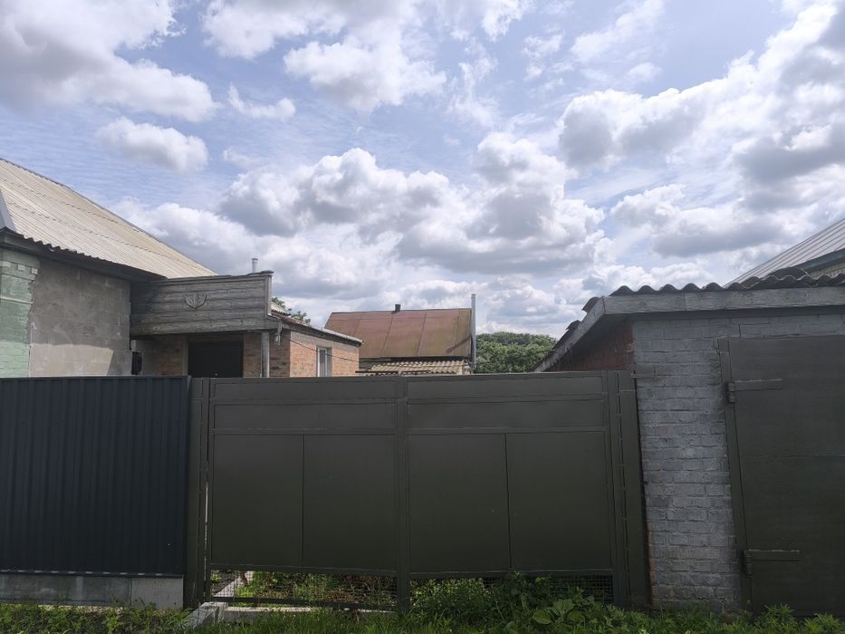 Продається будинок вул Червона Рута