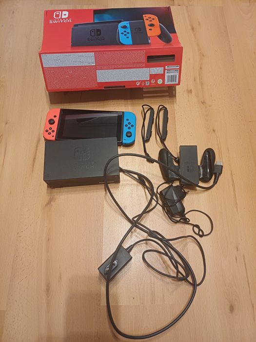 Konsola nintendo switch z pudełkiem + 3 gry