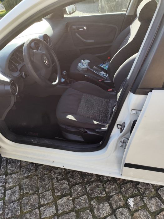 Ibiza com arranjo a fazer