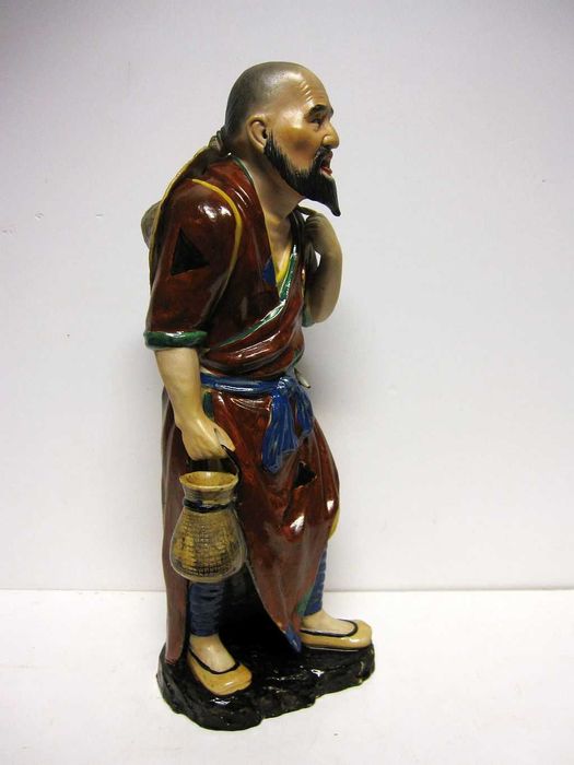 grande, fantástica figura asiática em porcelana policromada -28,5 cm