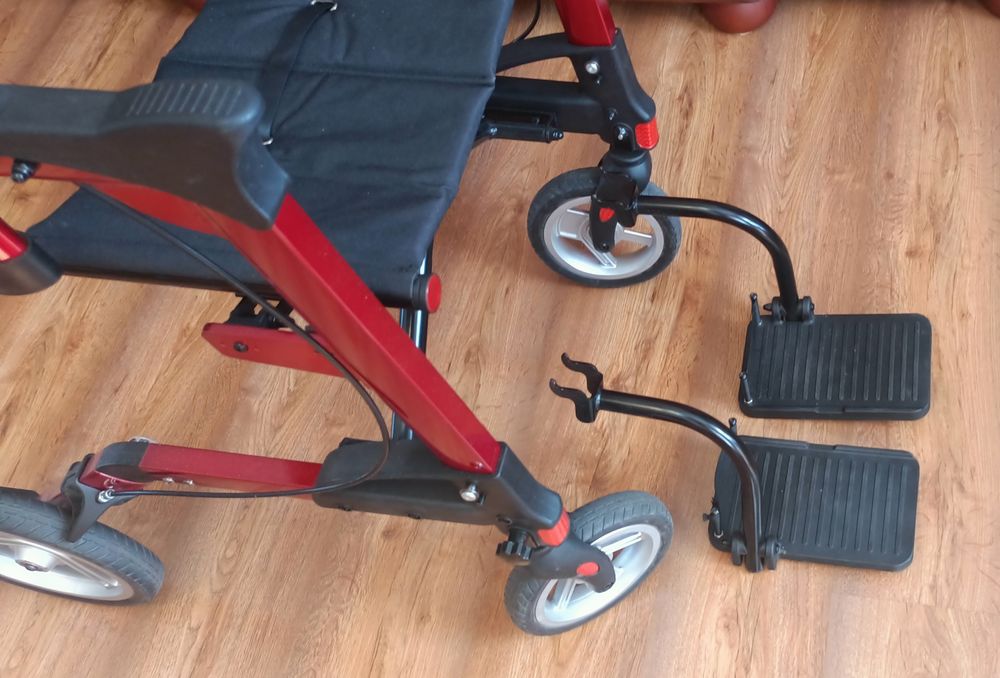 Balkonik chodzik dla starszej osoby składany