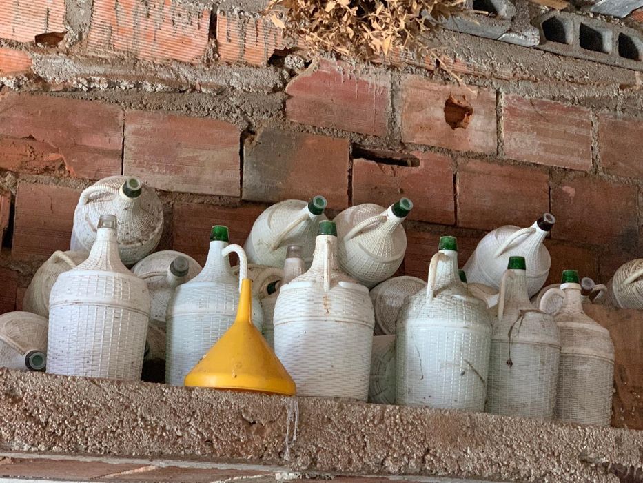 Garrafões com capa plástica