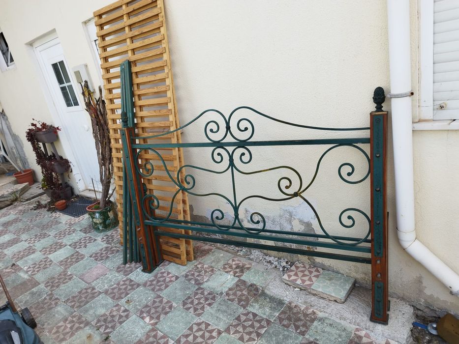 Cama de casal c/estrado  1.95×1.4o S/colchão
