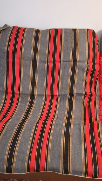 Kapa narzuta pasiak z czasów PRL-u