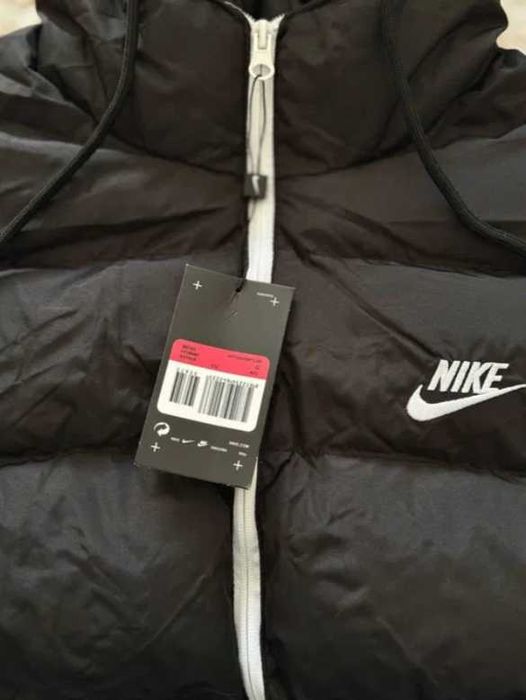 Пуховик Nike Storm Fit Черная с белым В НАЯВНОСТІ Куртка Найк ФОТО
