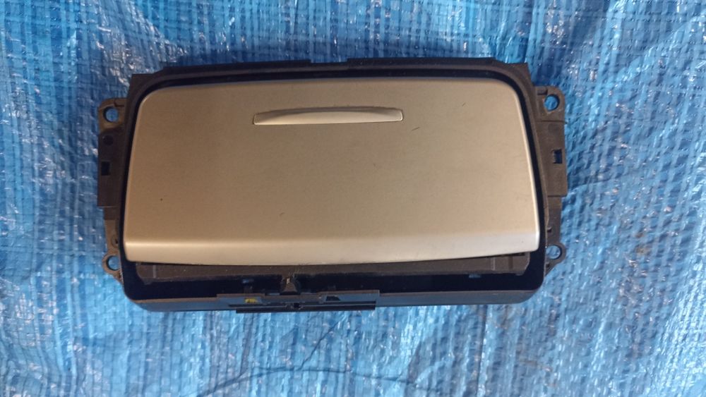 Бардачок центрального тунелю BMW 3 E90 E91