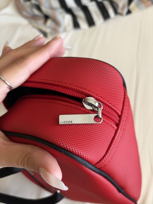 Mala Lacoste vermelha