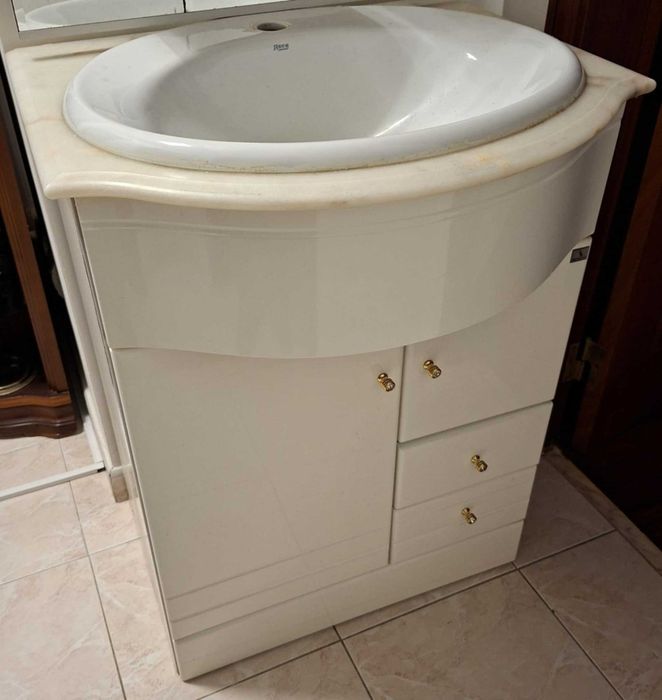 Móvel c/lavatório de loiça para WC (está como novo)