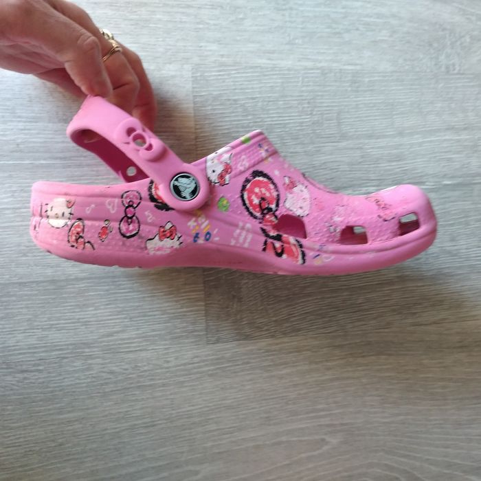 Ctocs hello Kitty M2W4