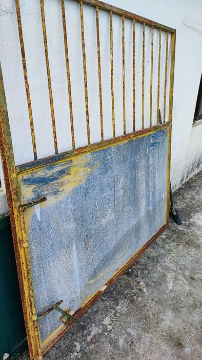 Portão em chapa e Ferro