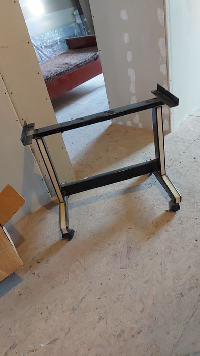 Стулья,табуретки,металлическая подставка